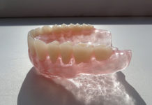 Силиконовые зубные протезы: показания, преимущества