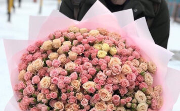 Кому и когда дарить большие букеты роз?