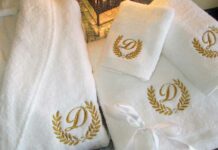 Очень приятный подарок халат с вышивкой