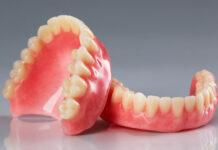 Съемные зубные протезы: как выбрать лучший вариант