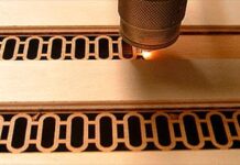 Чем гравировать и резать фанеру?