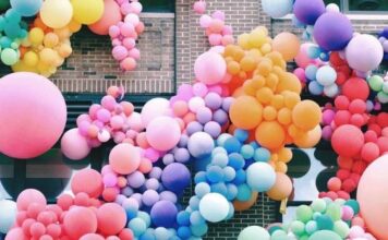 Фотозона из шаров – обязательный атрибут любого праздника