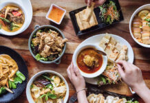 В чем причина популярности доставки еды на дом?