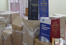 Россия передала более 2000 книг одному из вузов Бишкека