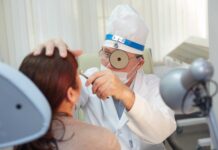 Кто такой отоларинголог и что он лечит?