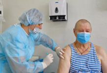 Более 100 тысяч жителей Алтайского края уже привились от коронавируса