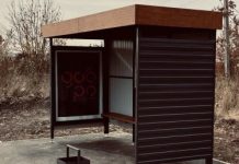 В Заре смонтировали 2 новых остановочных павильона