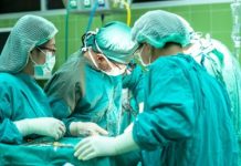 Заложенность ушей оказалась симптомом редкой опухоли у мужчины