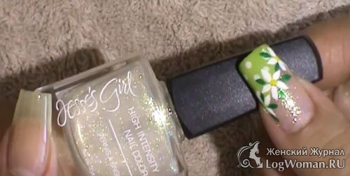 Маникюр ромашки Маникюр ромашки