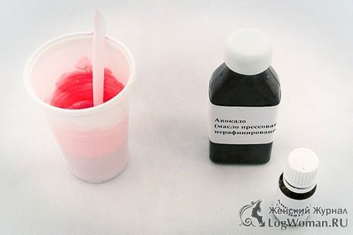 Красный краситель, масла авокадо, капли эфирного масла