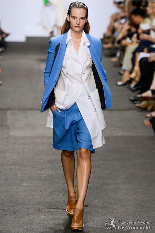 Бермуды - Синий костюм с белой блузкой Бермуды - Синий костюм с белой блузкой