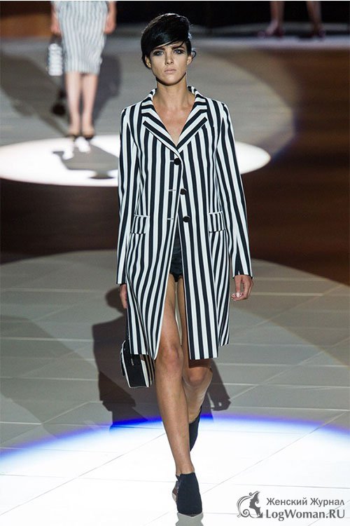 Плащ в черную полоску Плащ в черную полоску