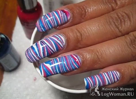 Полосатый маникюр на воде Полосатый маникюр на воде