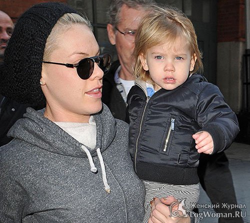 Пинк с ребенком Пинк с ребенком