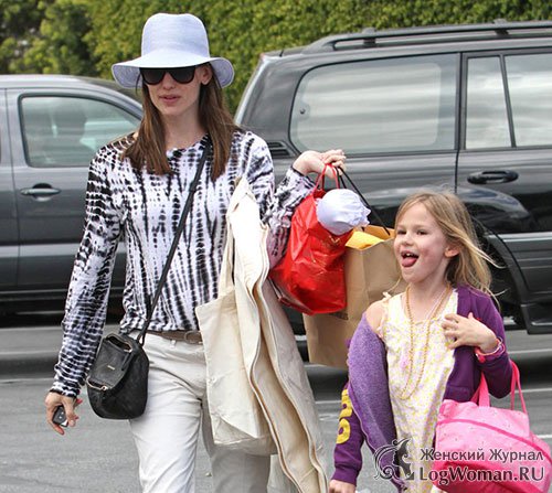 Дженнифер Гарнер с ребенком Дженнифер Гарнер с ребенком