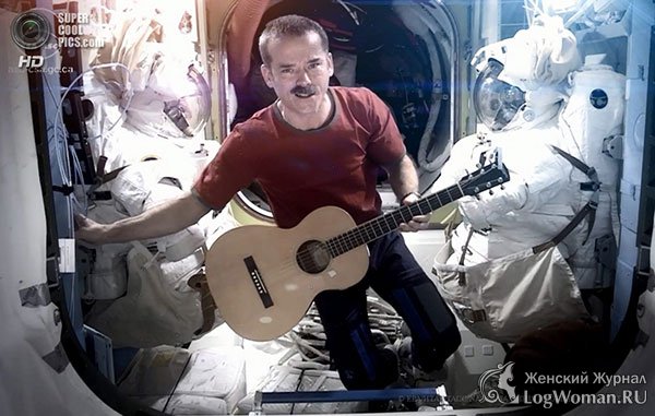 Астронавт Крис Хэдфилд с гитарой