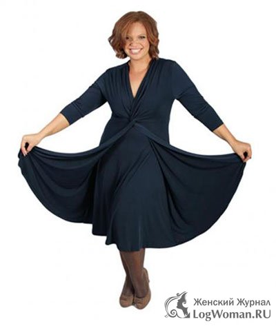 Черная женщина в синем платье Черная женщина в синем платье