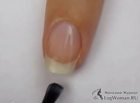 Покрываем ногти основой