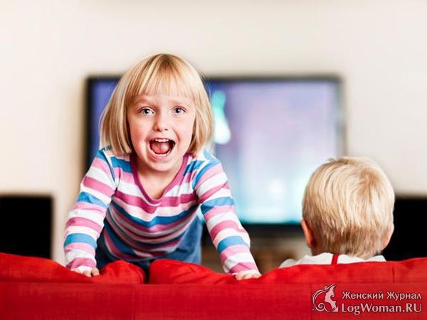 Девочка кричит Девочка кричит