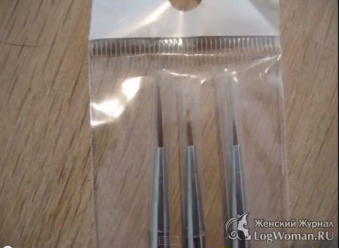 Черный французский маникюр с цветами Черный французский маникюр с цветами