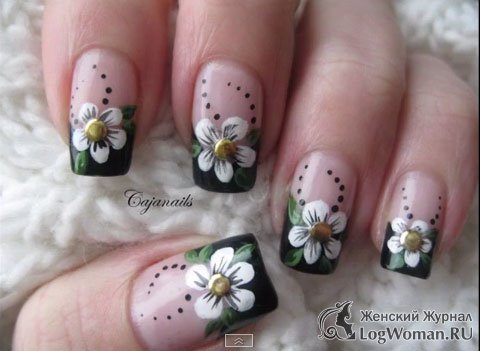 Черный французский маникюр с цветами Черный французский маникюр с цветами