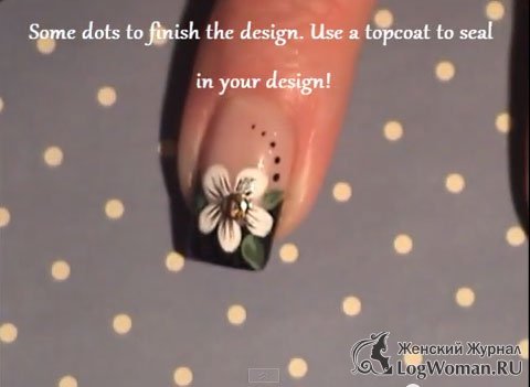 Черный французский маникюр с цветами Черный французский маникюр с цветами