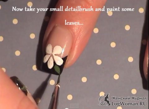 Черный французский маникюр с цветами Черный французский маникюр с цветами