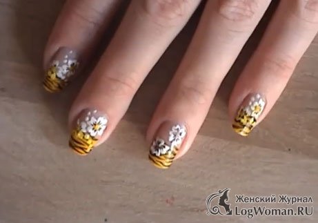 Тигровые ногти с цветами