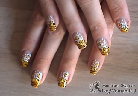 Тигровые ногти с цветами