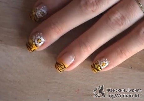 Тигровые ногти с цветами