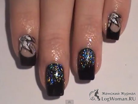 Черный маникюр с белыми цветами