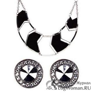 Ожерелье в виде большой пластины и круглые серьги шпильки Ожерелье в виде большой пластины и круглые серьги шпильки