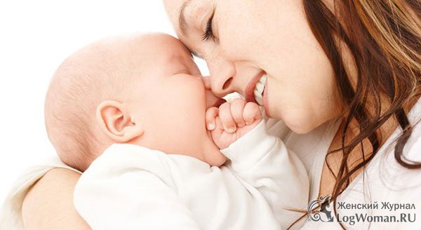 Девушка с новорожденным ребенком Девушка с новорожденным ребенком