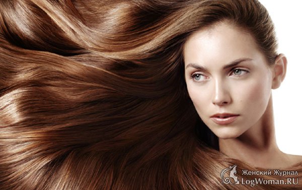 Девушка брюнетка с красивыми волосами Девушка брюнетка с красивыми волосами