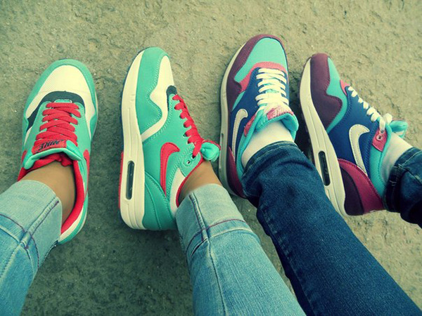 Как и с чем носить кроссовки этим летом