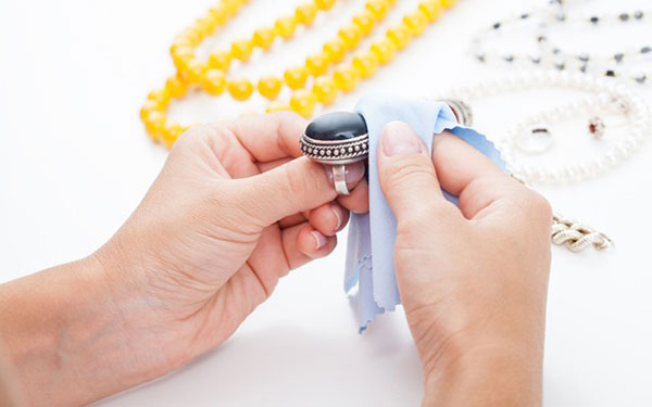 Как почистить бижутерию от потемнения Как почистить бижутерию от потемнения