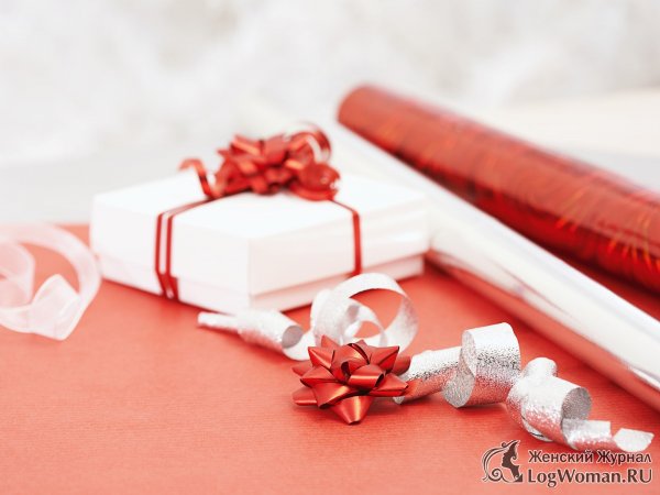 Что подарить девушке на год отношений