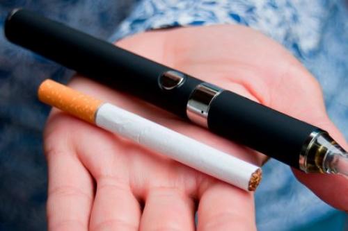 Врачи: электронные сигареты также опасны, как обычные