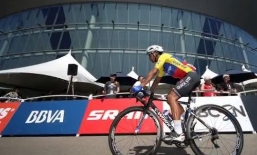 Эквадорский гонщик Джонатан Нарваэс переходит в команду Sky