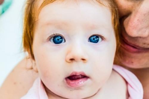 Материнские руки назвали лучшим обезболивающим для младенцев