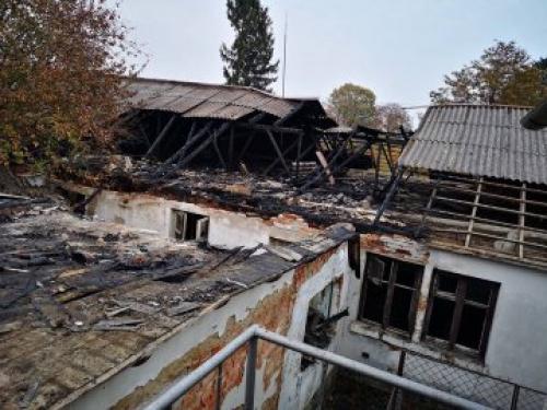 Показали наслідки пожежі в покинутій лікарні на Волині. ФОТО