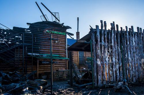 Конец «Деревеньки»: в Царицыно сгорела баня, где парились Салават и Волочкова