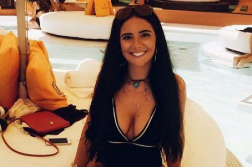 Девушка погладила бездомную кошку и её парализовало